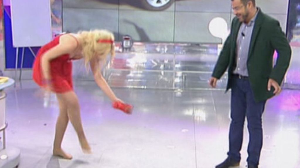 Adriana, de rojo pasión en 'Sálvame'