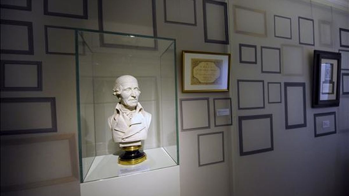 Imagen de un busto del compositor de música clásica Joseph Haydn, realizado en 1802 por Anton Grassi, que puede verse en la exposición "El Fenómeno Haydn" en la Casa Haydn de Eisenstadt, Austria. EFE