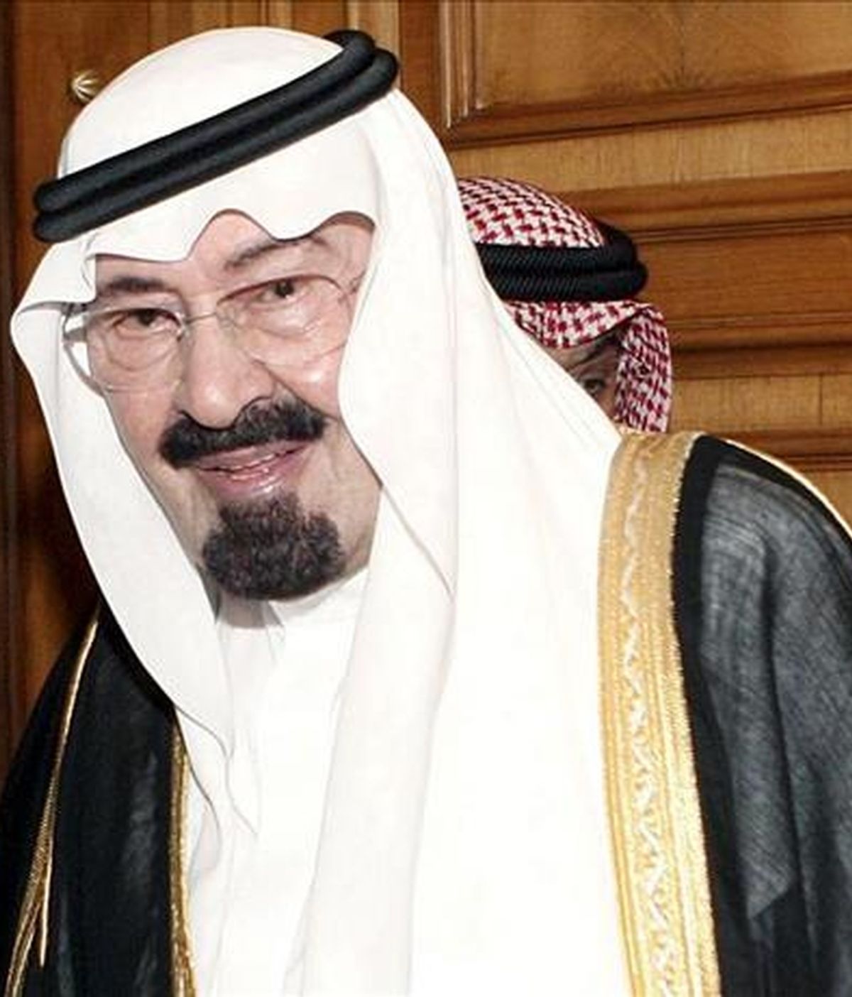 El rey de Arabia Saudí, Abdulá bin Abdelaziz sufre de una hernia de disco y un coágulo que presionan algunos nervios en la parte baja de la espalda, según ha informado la Casa Real saudí. EFE/Archivo