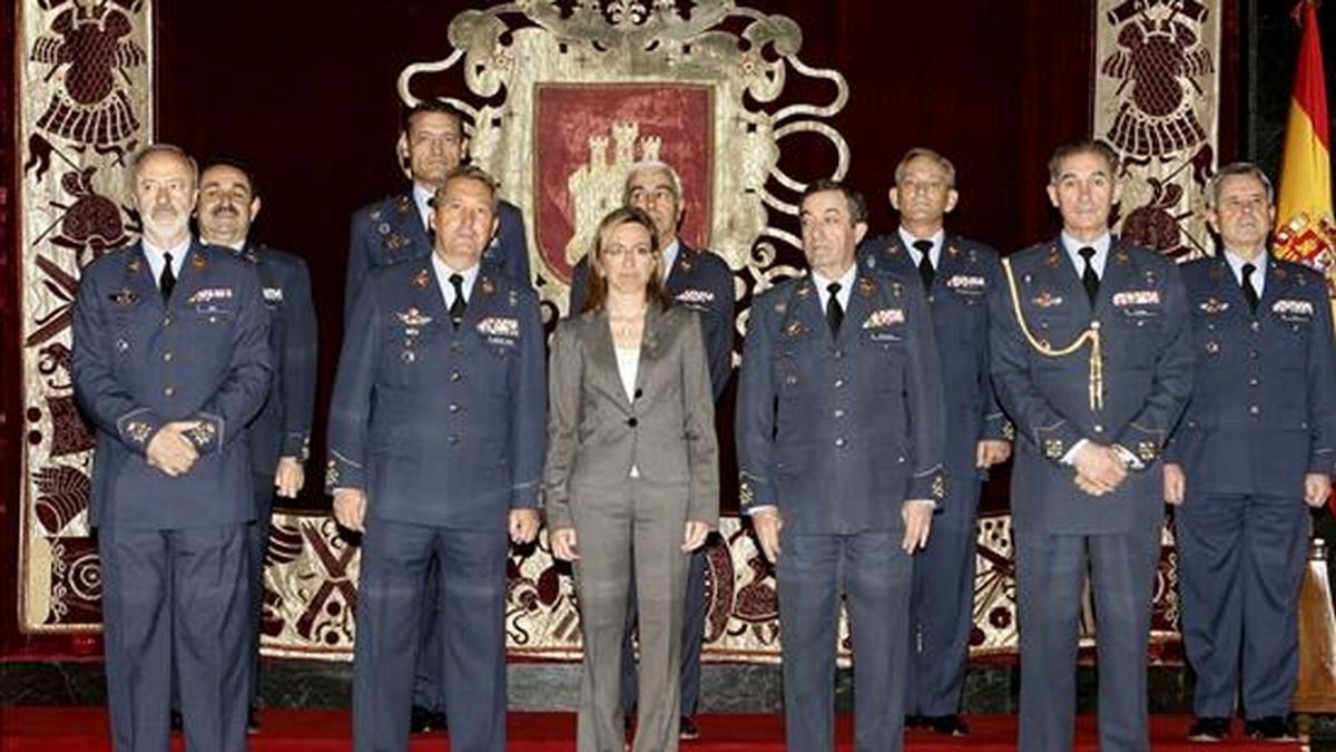 La ministra de Defensa, Carme Chacón (c), presidió hoy la reunión del Consejo Superior del Ejército del Aire, en el Cuartel General del Ejército del Aire. EFE