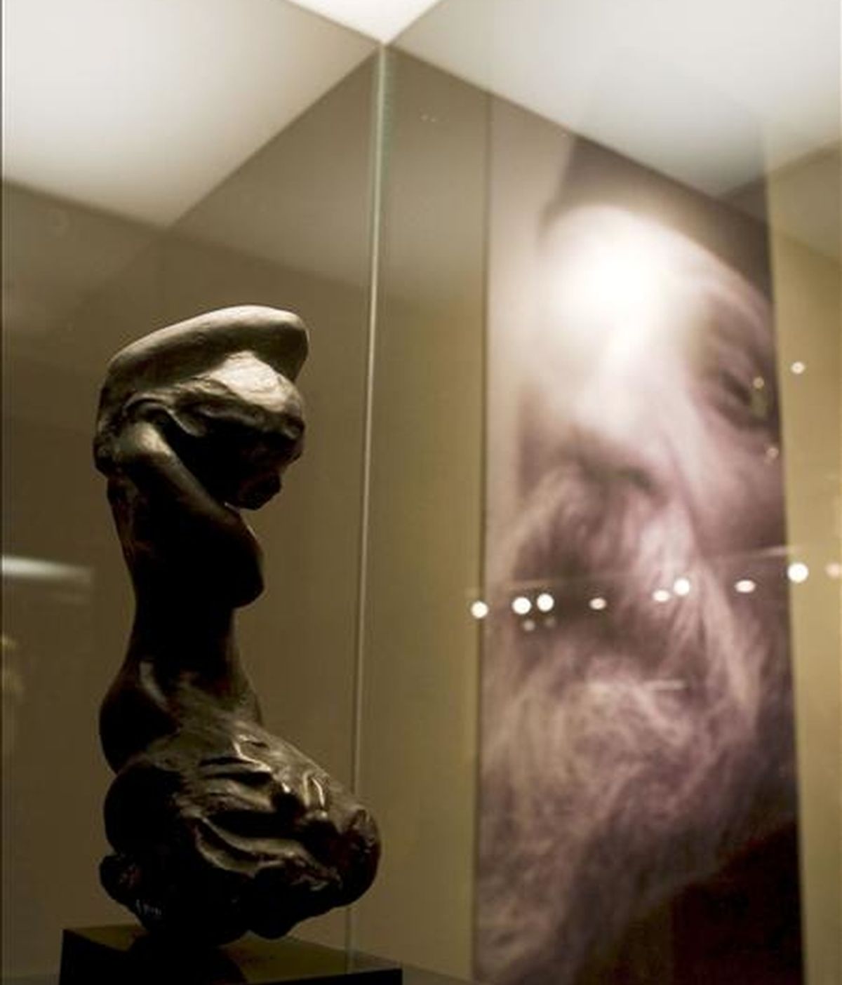 "Pequeña Sirena", de Auguste Rodin, una de las 85 piezas, entre esculturas y dibujos, que forma parte de la exposición "Rodin y la mitología simbolista" que presenta en Málaga, por primera vez en España, la conexión del escultor francés con el movimiento simbolista y la interpretación que hizo de la mitología. EFE