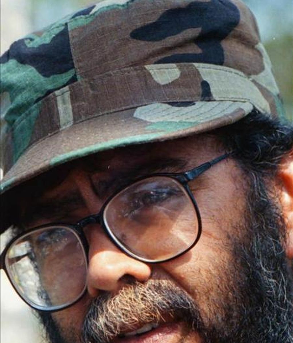 Fotografía de archivo del jefe máximo de las FARC, Guillermo León Sáenz, alias "Alfonso Cano", quien en un comunicado difudido hoy reclamó el canje de guerrilleros presos por 22 militares y policías secuestrados. EFE/Archivo Fotografía de archivo del jefe máximo de las FARC, Guillermo León Sáenz, alias "Alfonso Cano", quien en un comunicado difudido hoy reclamó el canje de guerrilleros presos por 22 militares y policías secuestrados. EFE/Archivo