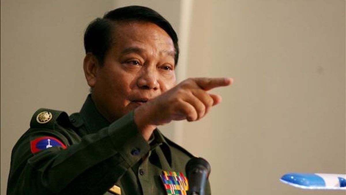 El jefe de la Policía Nacional de Birmania, general Khin Yi, durante la rueda de prensa que ofreció en Rangún, Birmania, ayer jueves 25 de junio. EFE/Archivo