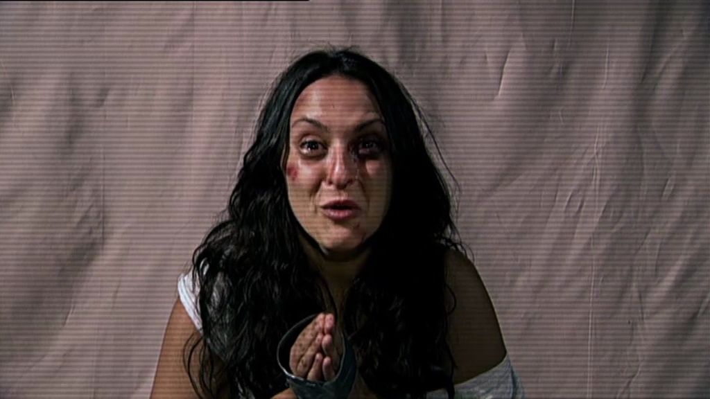 Se confunde y en vez de pedir 1000 euros, pide 900.000