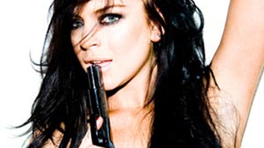 Una controvertida imagen de la actriz provoca un aluvión de críticas en Twitter tras apuntarse con una pistola en la boca. Foto: Archivo Una controvertida imagen de la actriz provoca un aluvión de críticas en Twitter tras apuntarse con una pistola en la boca. Foto: Archivo