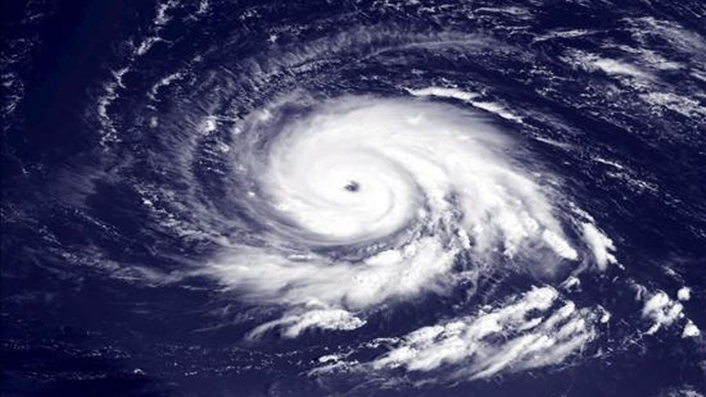 Imagen de satélite facilitada por la Administración Nacional de Océanos y Atmósfera de Estados Unidos (NOAA, por su sigla en inglés) que muestra el huracán "Igor" sobre el océano Atlántico el pasado 13 de septiembre. EFE Imagen de satélite facilitada por la Administración Nacional de Océanos y Atmósfera de Estados Unidos (NOAA, por su sigla en inglés) que muestra el huracán "Igor" sobre el océano Atlántico el pasado 13 de septiembre. EFE