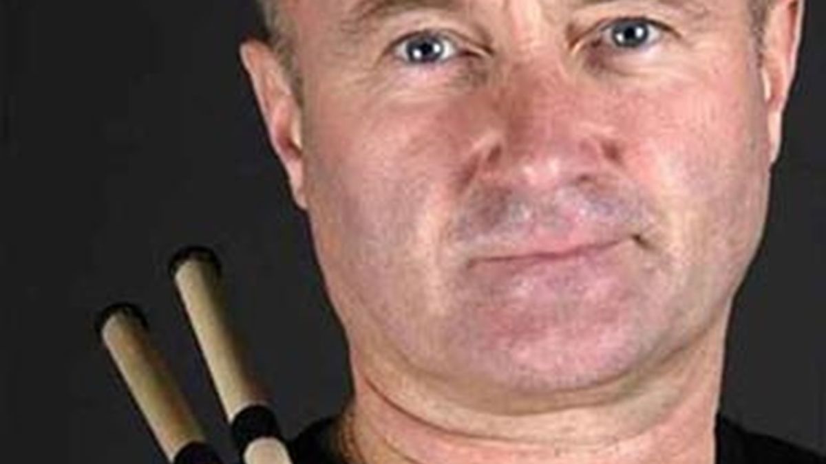 Phil Collins no podrá tocar la batería nunca más tras la operación de una de sus vértebras.