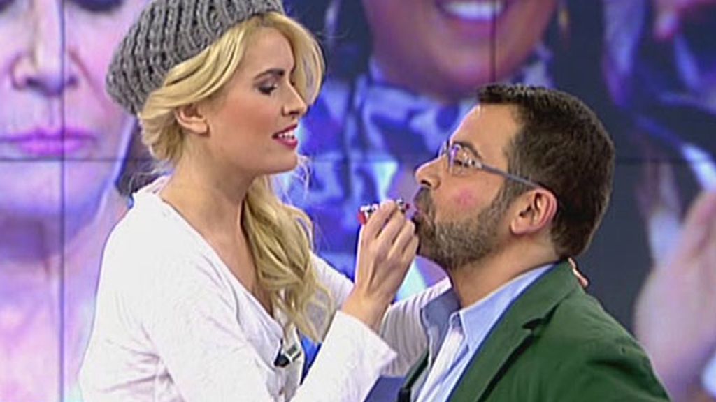 Adriana Abenia besa a Jorge Javier