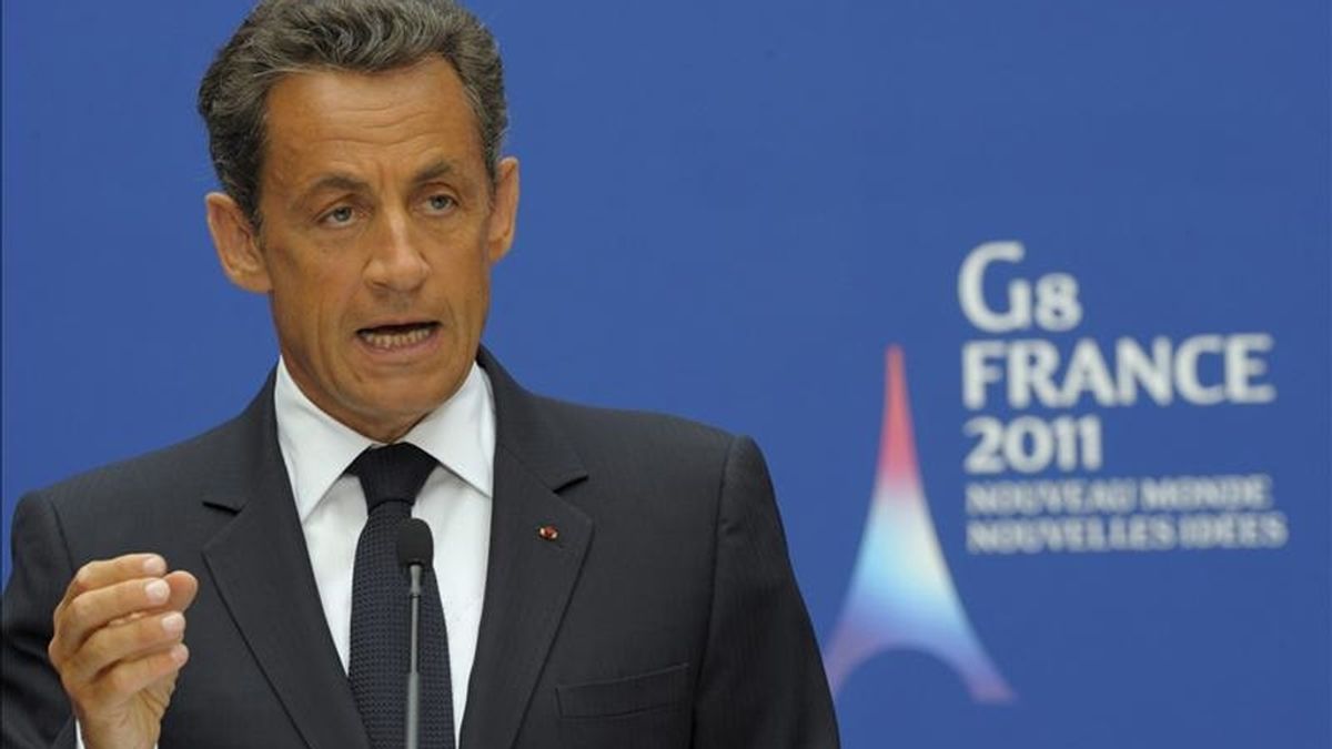 El presidente francés, Nicolas Sarkozy, pronuncia un discurso durante una reunión de ministros de Interior y Justicia del G8 y representantes de otros 14 países invitados sobre la lucha contra el narcotráfico celebrada en el palacio del Elíseo, en París (Francia). EFE