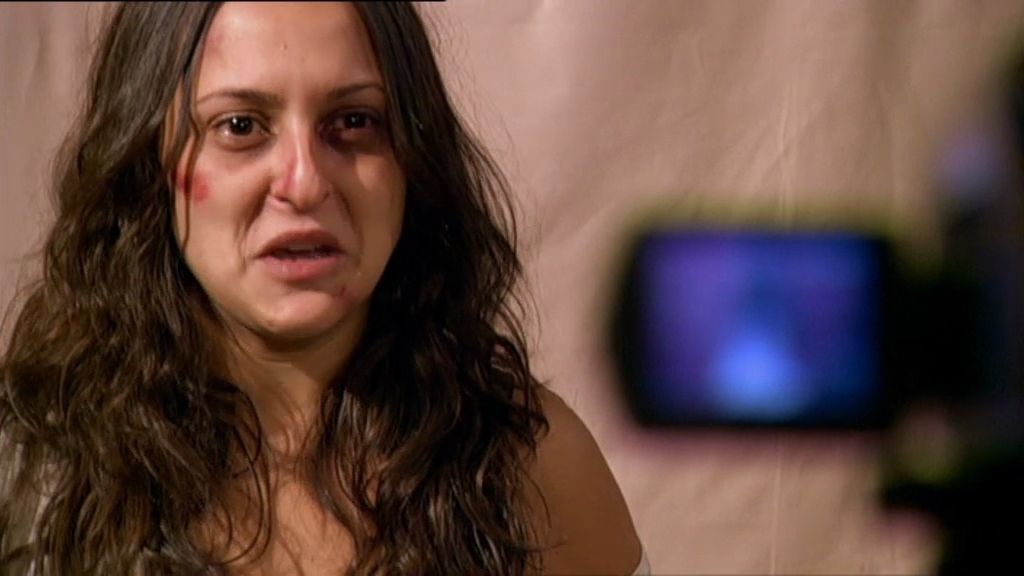 Se confunde y en vez de pedir 1000 euros, pide 900.000