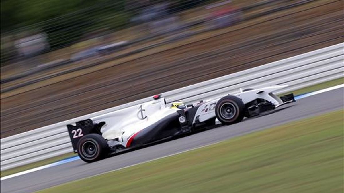 El piloto español de Fórmula Uno Pedro de la Rosa, de la escudería BMW Sauber F1, conduce su monoplaza durante la segunda sesión de entrenamientos libres del Gran Premio de Alemania, en el circuito Hockenheimring de Hockenheim, Alemania. EFE