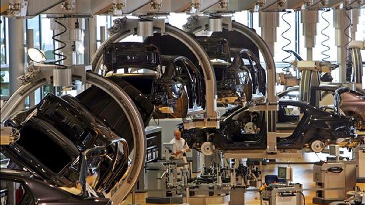 Imagen de la planta de producción del vehículo "Phaeton", de la marca Volkswagen, en la fábrica de Volkswagen en Dresde, Alemania. EFE/Archivo