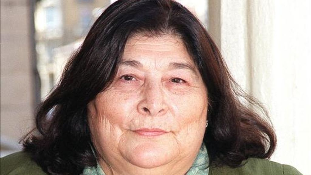 Fotografía de marzo de 2000 en la que se registró a la cantante argentina Mercedes Sosa, que cumple un año de muerta por lo que varios homenajes en su memoria recordarán su prestigiosa carrera artística. EFE/Archivo Fotografía de marzo de 2000 en la que se registró a la cantante argentina Mercedes Sosa, que cumple un año de muerta por lo que varios homenajes en su memoria recordarán su prestigiosa carrera artística. EFE/Archivo