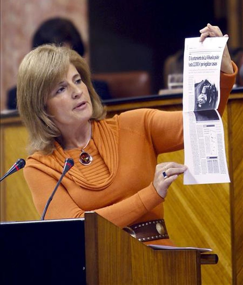 La portavoz del grupo Popular en el Parlamento andaluz, Esperanza Oña, durante su intervención en una sesión plenaria el pasado 11 de marzo. EFE/Archivo