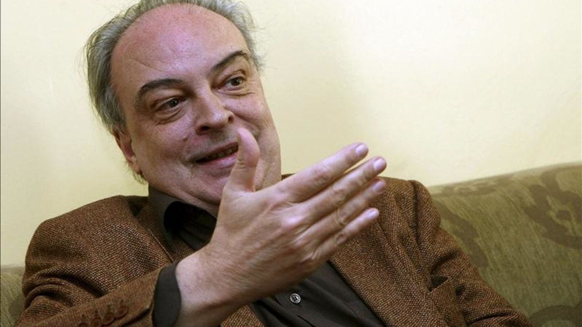 El escritor Enrique Vila-Matas, durante la rueda de prensa que ofreció hoy al participar en el ciclo "Escritores en su tinta" de Molina de Segura (Murcia), que inaugura y por el que pasarán también Jorge Bucay, Eduardo Mendoza, Jerónimo Tristante y Care Santos, entre otros. EFE El escritor Enrique Vila-Matas, durante la rueda de prensa que ofreció hoy al participar en el ciclo "Escritores en su tinta" de Molina de Segura (Murcia), que inaugura y por el que pasarán también Jorge Bucay, Eduardo Mendoza, Jerónimo Tristante y Care Santos, entre otros. EFE