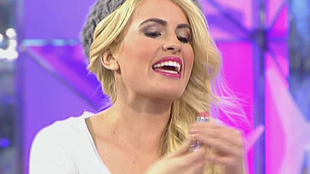 Adriana Abenia besa a Jorge Javier