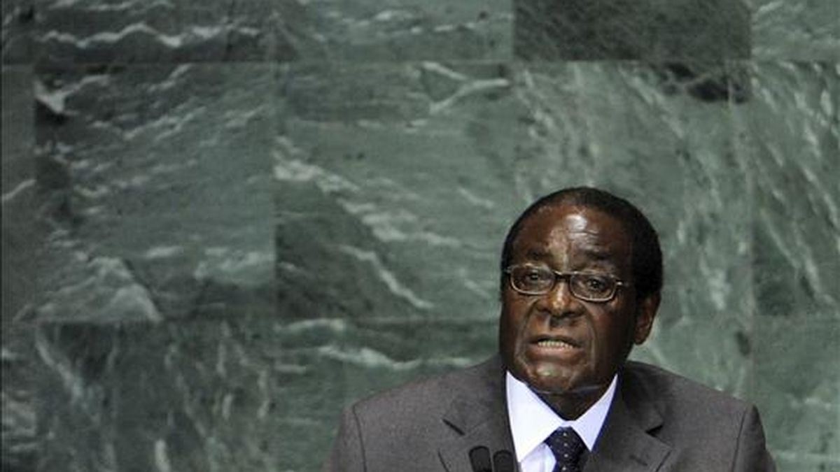 El presidente de Zimbabue, Robert Mugabe, pronuncia unas palabras ante los asistentes a la cumbre de la ONU sobre los Objetivos de Desarrollo del Milenio (ODM) en Nueva York, Estados Unidos, este 21 de septiembre. EFE