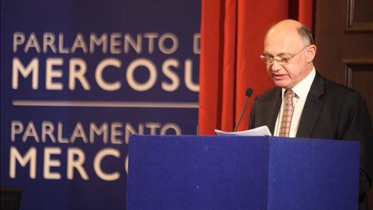 El ministro de Relaciones Exteriores de Argentina, Héctor Timerman, habla este 18 de octubre en una sesión del Parlamento del Mercosur que se celebra en Montevideo (Uruguay). EFE