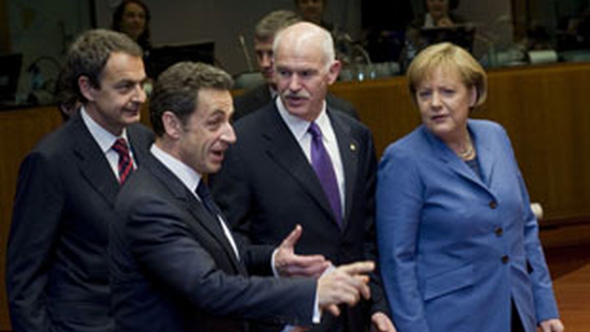 Sarkozy, Zapatero, Papandreu y Ángela Merkel, cuyo papel será clave en la recuperación de la nación helena. Foto: EFE
