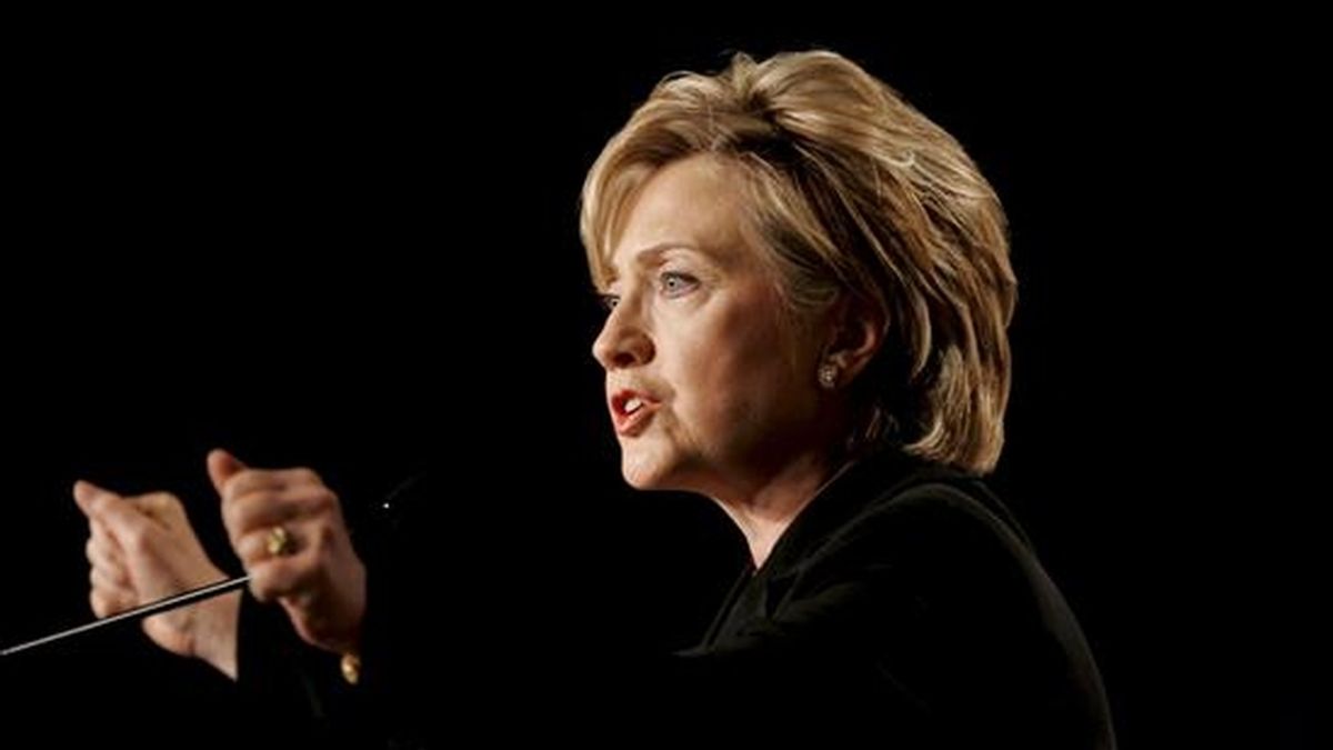 La secretaria de Estado de EE.UU., Hillary Clinton, instó a los paquistaníes a que "denuncien enérgicamente una política que está cediendo más y más terreno" a insurgentes que intentan derrocar al Gobierno. EFE/Archivo