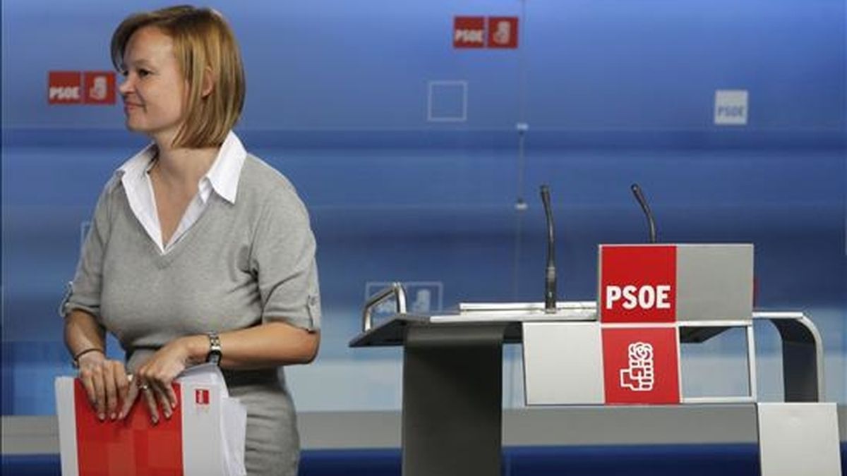 La secretaria de Organización del PSOE, Leire Pajín, tras la rueda de prensa posterior a la reunión de la Comisión Permanente de la Ejecutiva Federal del partido, hoy en Madrid. EFE