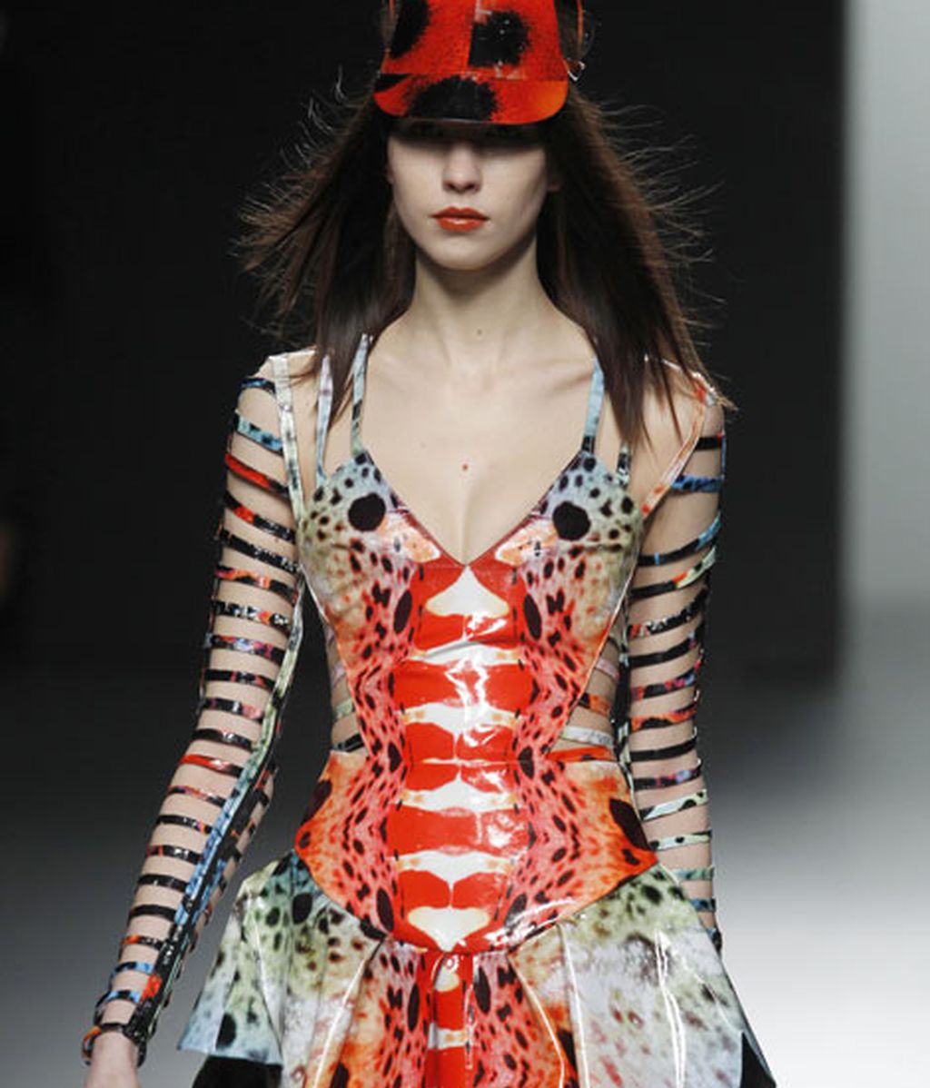 Atención a la cazadora de cuero con el estampado Crack