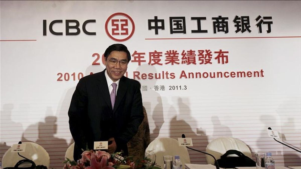 El presidente del Banco Industrial y Comercial de China (ICBC), Jiang Jianqing, en una rueda de prensa. EFE/Archivo