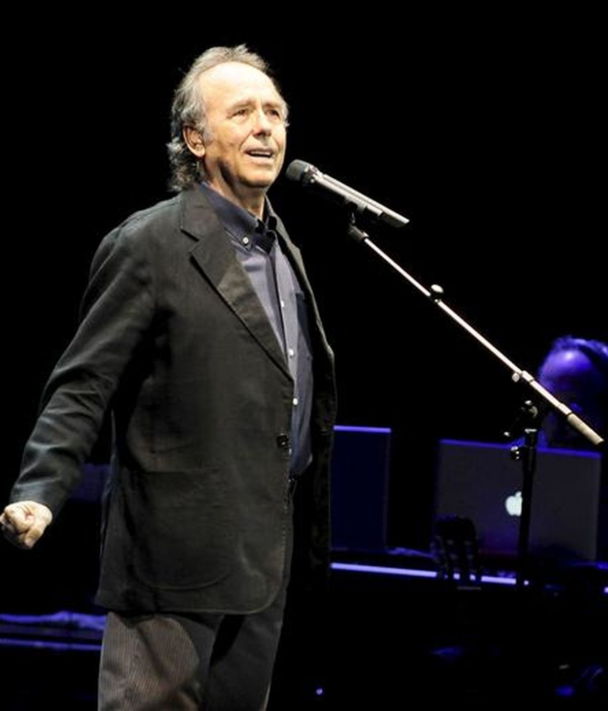 El cantautor catalán Joan Manuel Serrat durante el concierto de clausura del Festival Internacional de Música y Danza de Granada. EFE/Archivo