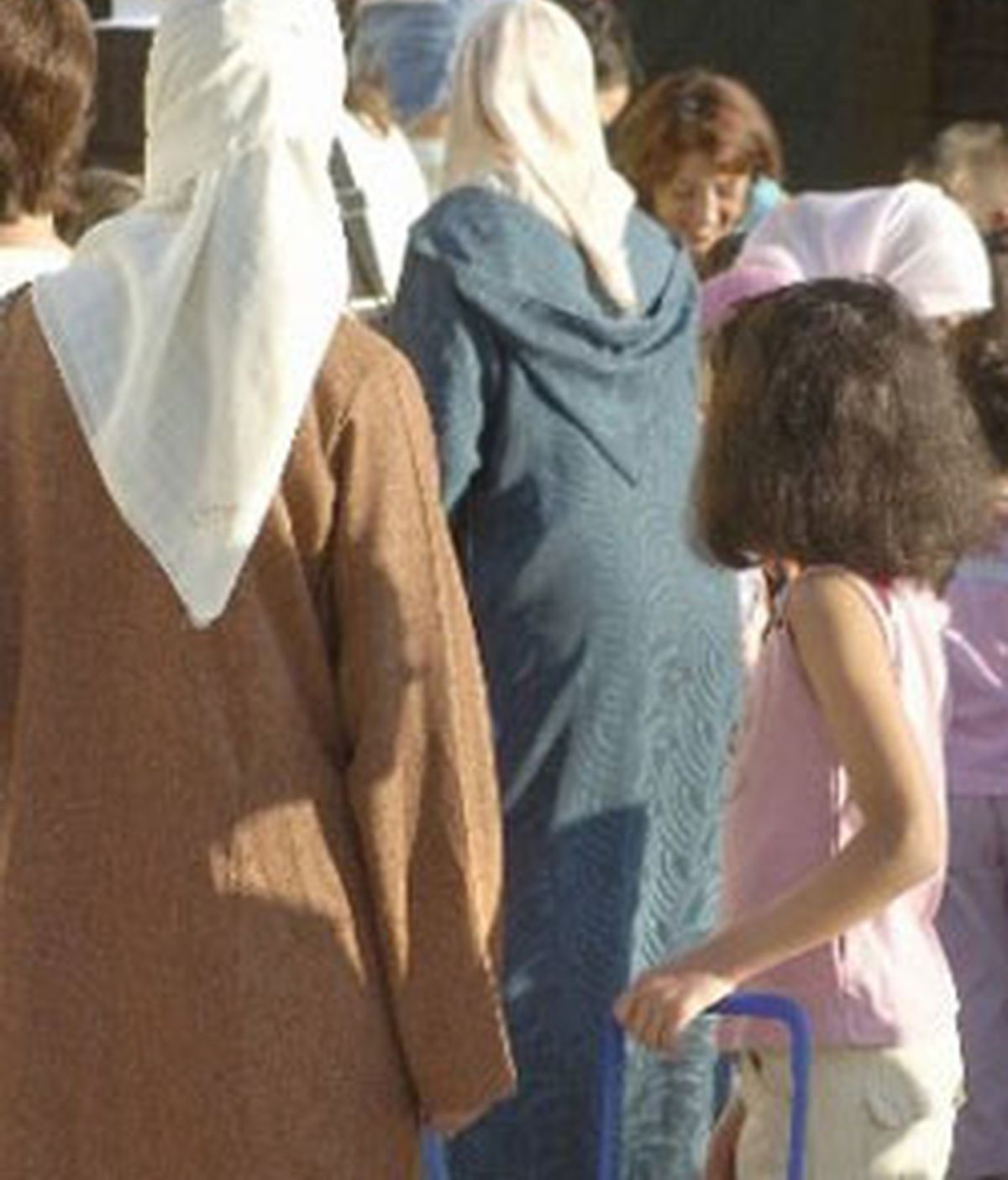El Gobierno dará el arraigo a los inmigrantes con hijos nacidos en España. El Gobierno dará el arraigo a los inmigrantes con hijos nacidos en España.