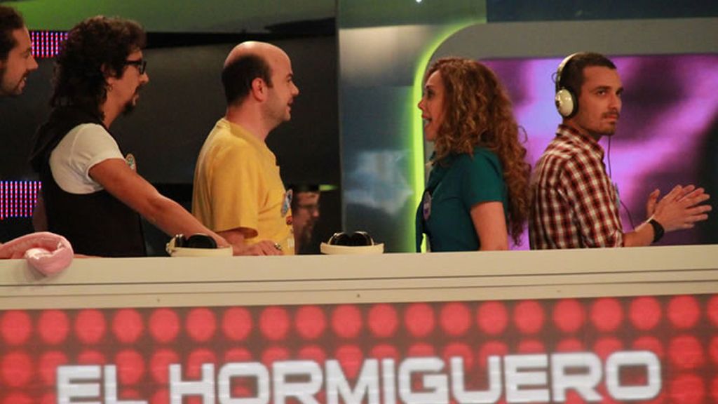 Jandro le 'pasa la pista' a Raquel