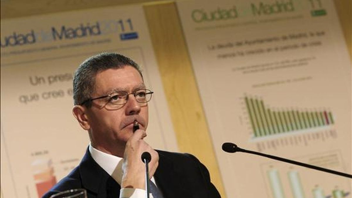 Madrid calcula en 140 millones las pérdidas por la huelga de controladores. En la imagen, el alcalde de Madrid, Alberto Ruiz-Gallardón. EFE/Archivo