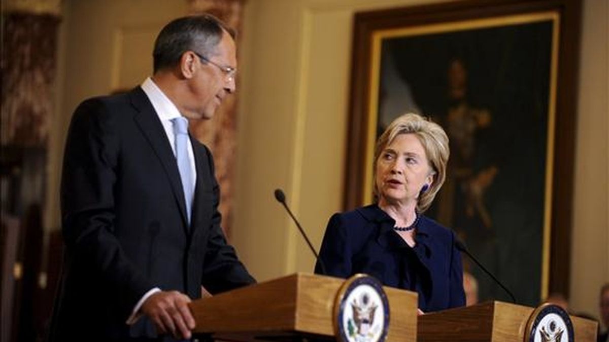 La secretaria de Estado de Estados Unidos, Hillary Clinton, y el ministro ruso de Exteriores, Sergey Lavrov, el pasado mes de mayo en Washington. EFE/Archivo