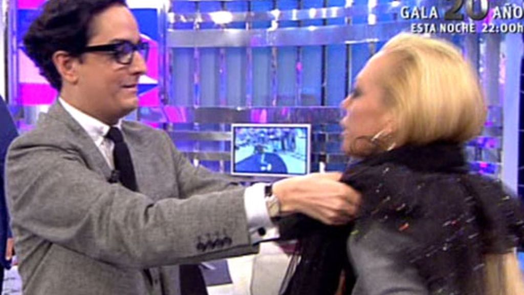 Josie cambia el look a los colaboradores de 'Sálvame'