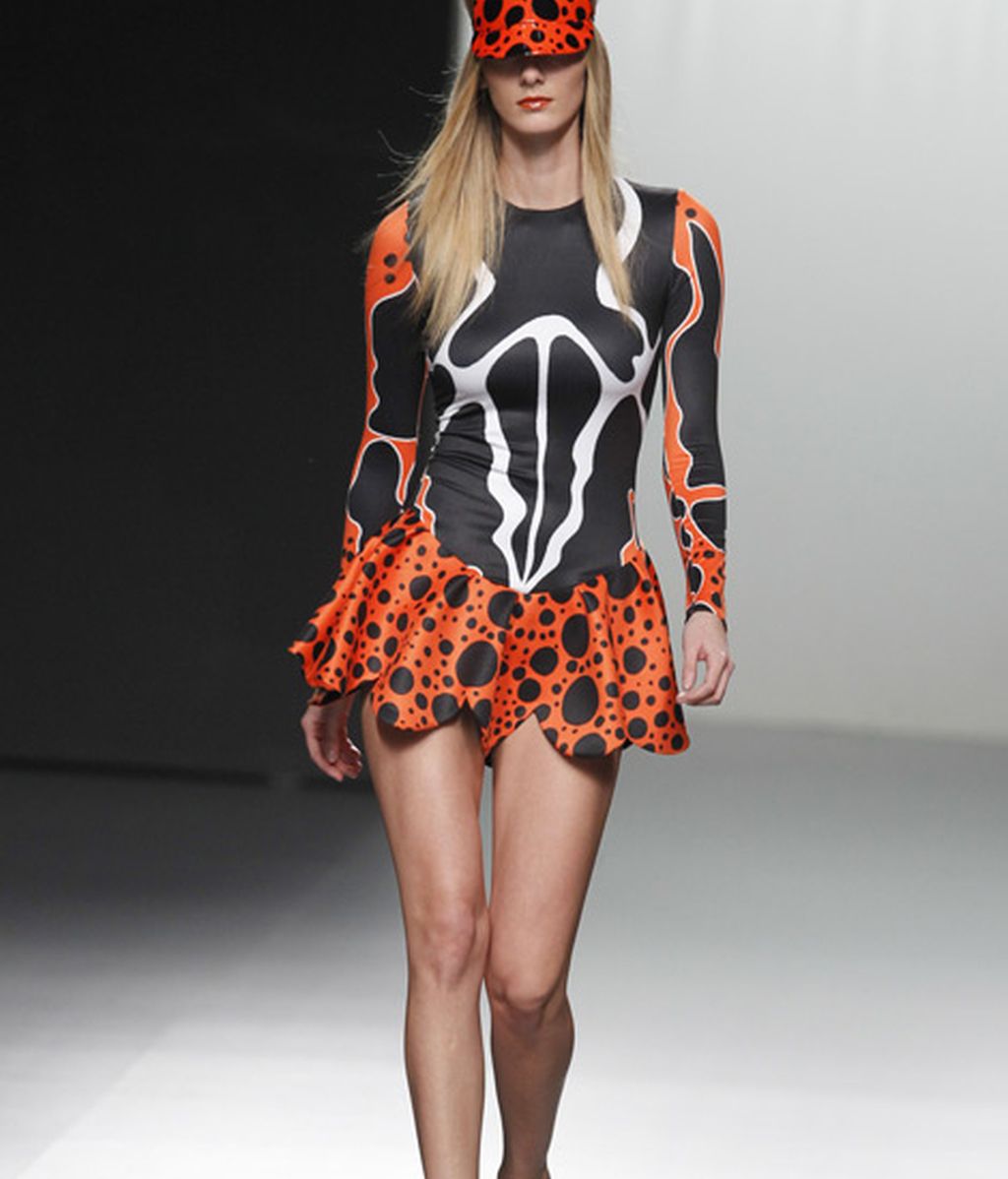 Atención a la cazadora de cuero con el estampado Crack