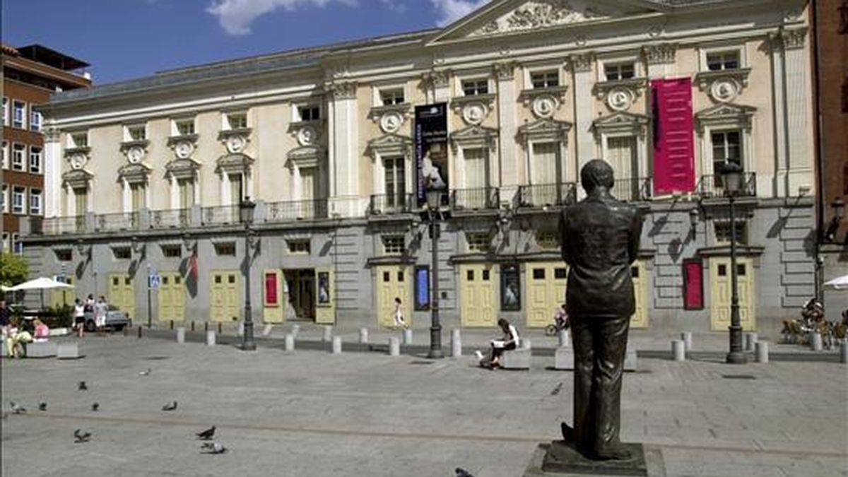 Fachada del Teatro Español, en la madrileña plaza de Santa Ana. EFE/Archivo
