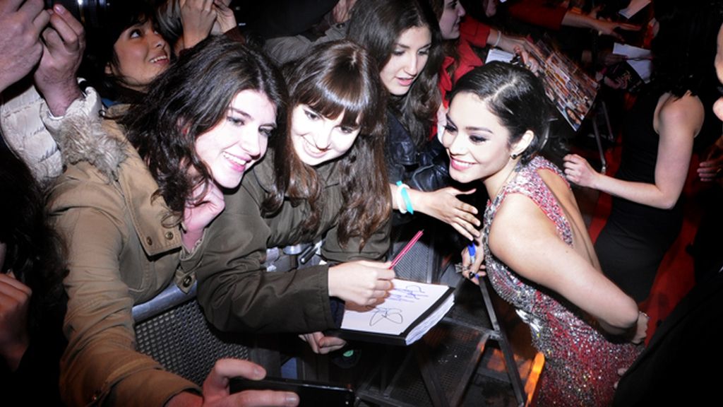 Las fans de Vanessa Hudgens pudieron hacerse fotos con su diva