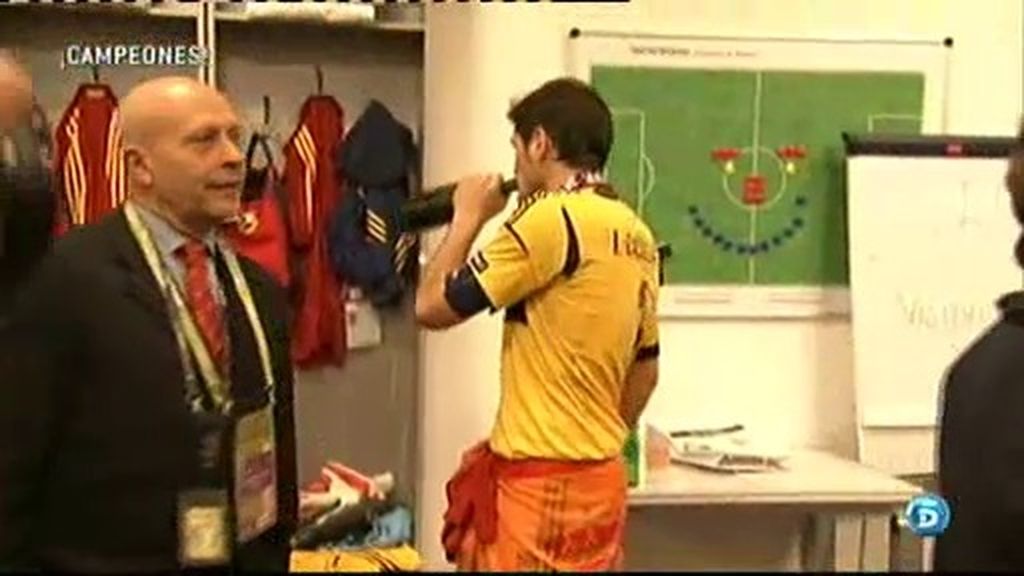 El Príncipe Felipe y Mariano Rajoy, entre otros, felicitaron a La Roja