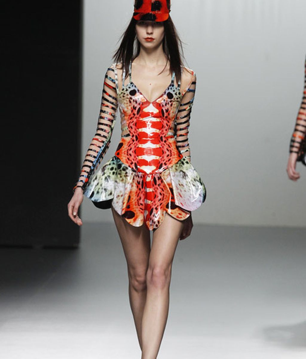 Atención a la cazadora de cuero con el estampado Crack