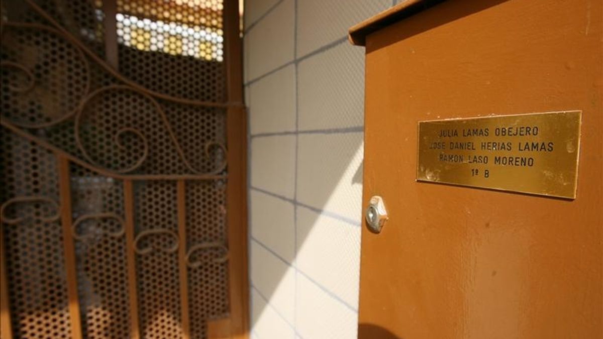 Vista del buzón de la casa del detenido ayer por la policía autonómica ( Mossos d'Esquadra), por su presunta relación con la desaparición, hace dos años, de dos familiares en Els Pallaresos (Tarragona), y se da la circunstancia de que en 1993 ya fue condenado a 57 años de prisión por la muerte en 1988 de su expareja y de su hijo. EFE