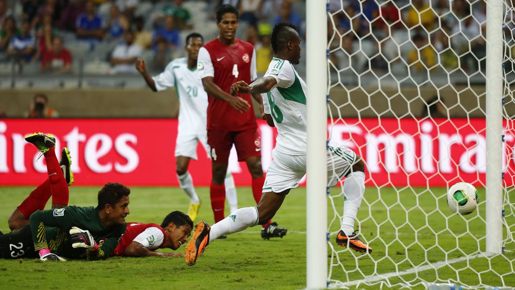 Gol: Tahití 1-4 Nigeria (min.69)