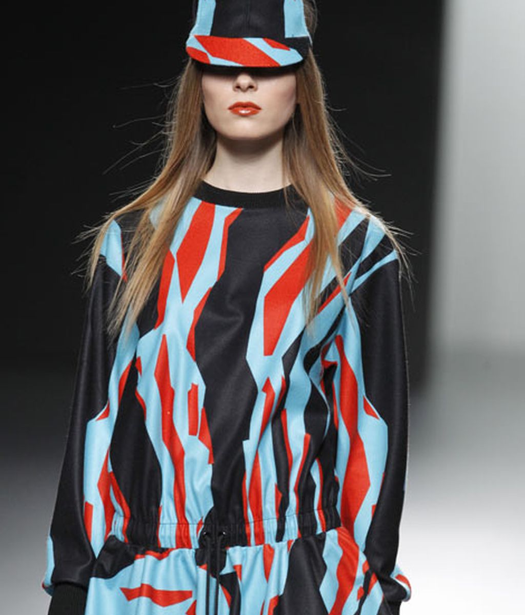 Atención a la cazadora de cuero con el estampado Crack