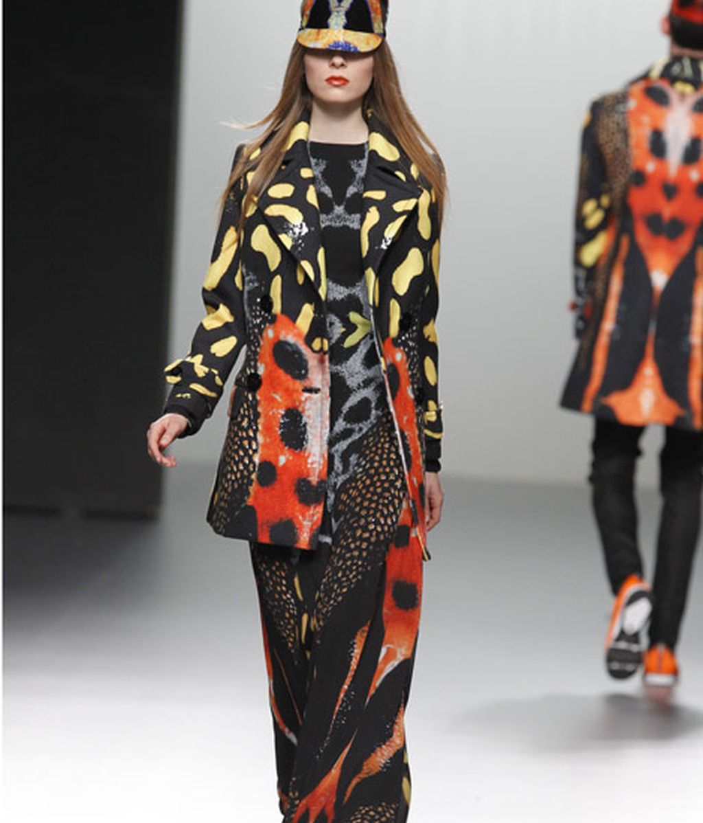 Atención a la cazadora de cuero con el estampado Crack