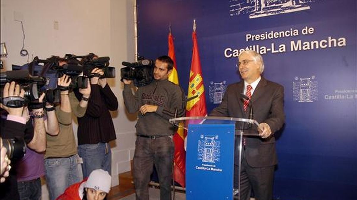 El presidente de Castilla-La Mancha, José María Barreda, ofreció hoy una rueda de prensa para tratar sobre la intervención de CCM por parte del Banco de España. EFE