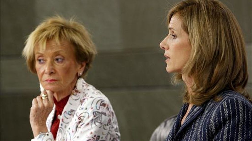 La vicepresidenta del gobierno, María Teresa Fernández de la Vega, y la ministra de Ciencia e Innovación, Cristina Garmendia (d), durante la rueda de prensa que ofrecieron hoy, tras el Consejo de Ministros. EFE La vicepresidenta del gobierno, María Teresa Fernández de la Vega, y la ministra de Ciencia e Innovación, Cristina Garmendia (d), durante la rueda de prensa que ofrecieron hoy, tras el Consejo de Ministros. EFE