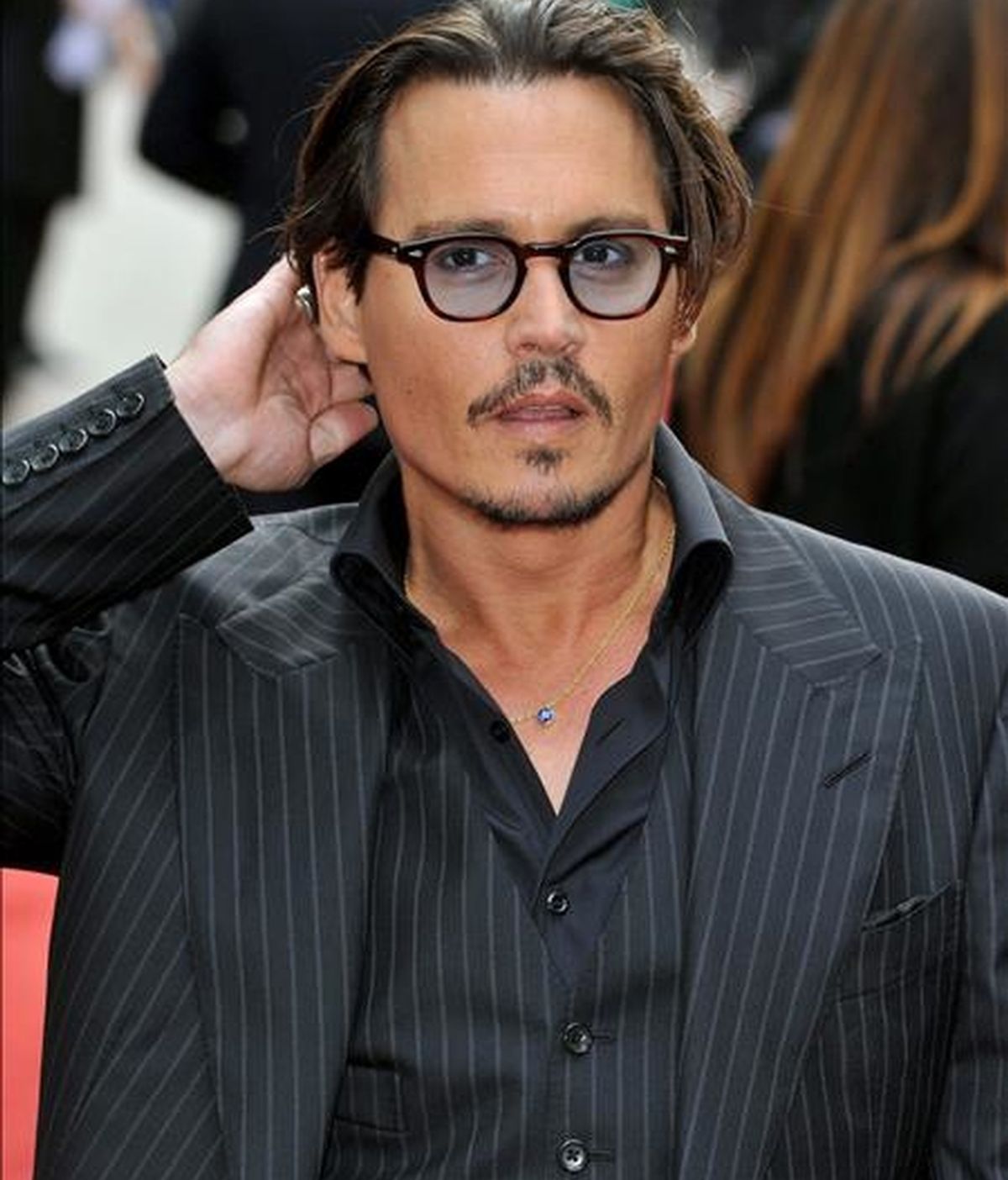 El actor estadounidense Johnny Depp posa al llegar al estreno de "Public Enemies" (Enemigos Públicos), del director estadounidense Michael Mann, ayer  lunes 29 de junio en el Empire Leicester Square de Londres, Reino Unido. EFE