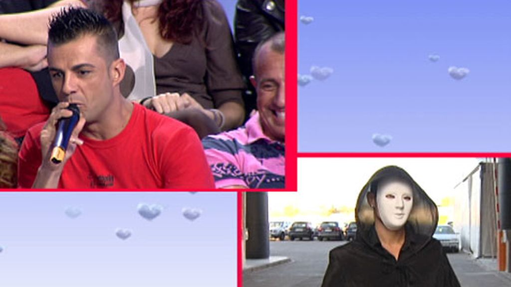 Fabián se sienta en el trono