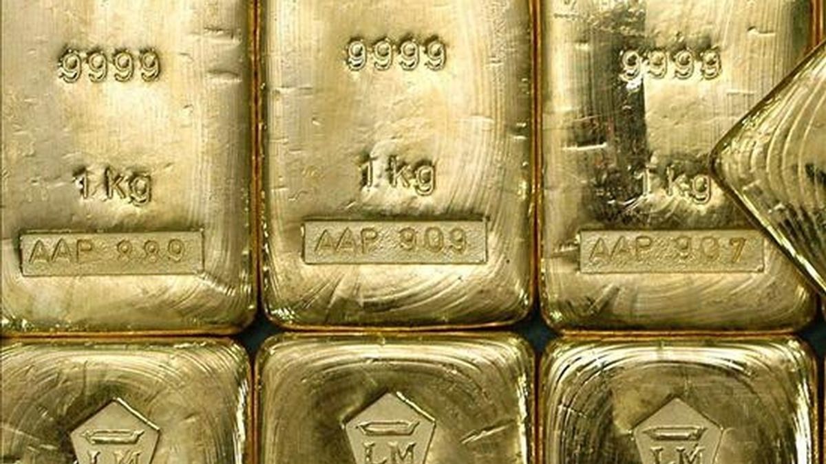 Numerosos analistas consideran que el metal precioso podría alcanzar pronto un precio de cierre superior a 1.350 dólares la onza, después de que en la últimas seis semanas su cotización se haya revalorizado con fuerza. EFE/Archivo Numerosos analistas consideran que el metal precioso podría alcanzar pronto un precio de cierre superior a 1.350 dólares la onza, después de que en la últimas seis semanas su cotización se haya revalorizado con fuerza. EFE/Archivo