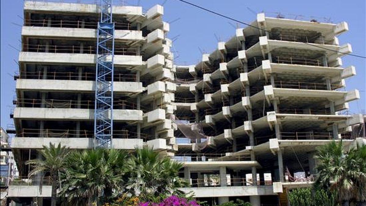 En la imagen de archivo,  viviendas en construcción en Estepona (Málaga). EFE