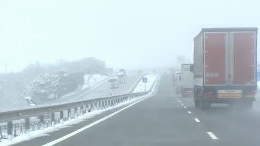 La nieve complica las carreteras