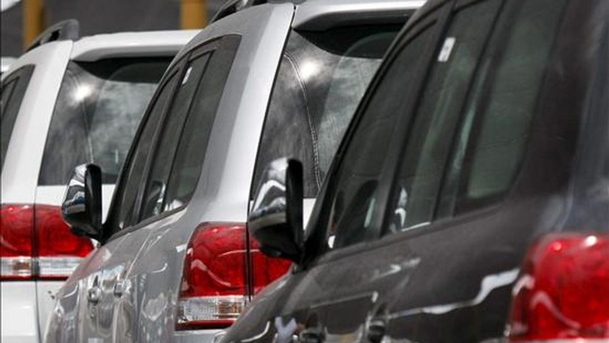 El precio de los automóviles disminuyó ligeramente en 2009 en términos reales en el conjunto de la Unión Europea mientras que el coste de la reparación, el mantenimiento y las piezas aumentó a un ritmo superior a la inflación, según muestra un informe de la Comisión Europea publicado hoy. EFE/Archivo El precio de los automóviles disminuyó ligeramente en 2009 en términos reales en el conjunto de la Unión Europea mientras que el coste de la reparación, el mantenimiento y las piezas aumentó a un ritmo superior a la inflación, según muestra un informe de la Comisión Europea publicado hoy. EFE/Archivo